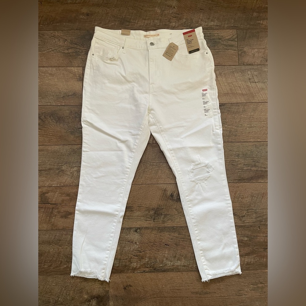 Levi’s 721 High Rise Skinny Ankle With Distressing At Knee And Ankle Size 18/W34